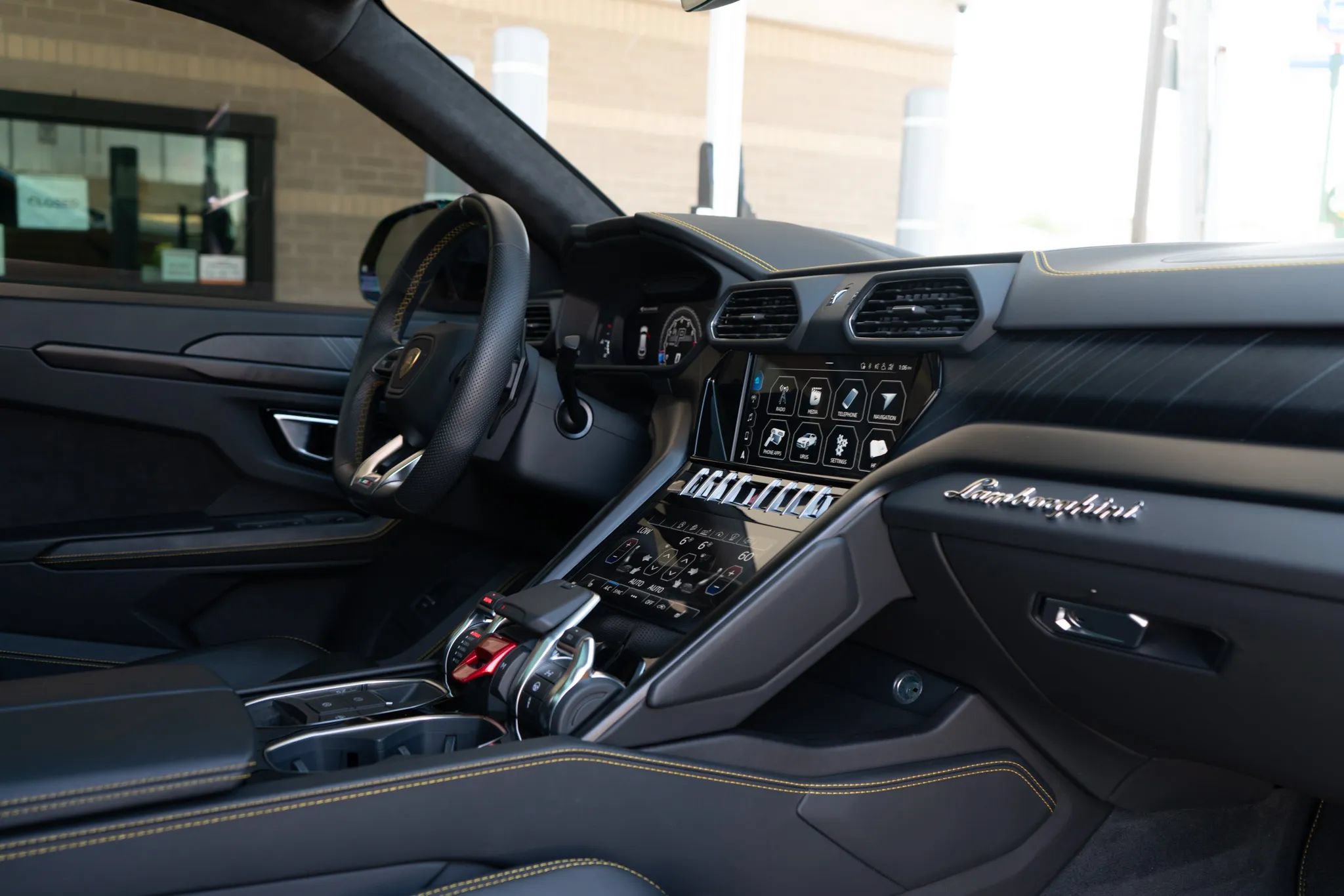 Used 2021 Lamborghini Urus AWD/4WD image 20