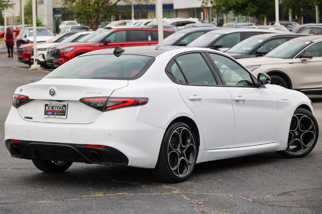 Used 2024 Alfa Romeo Giulia Veloce RWD image 3
