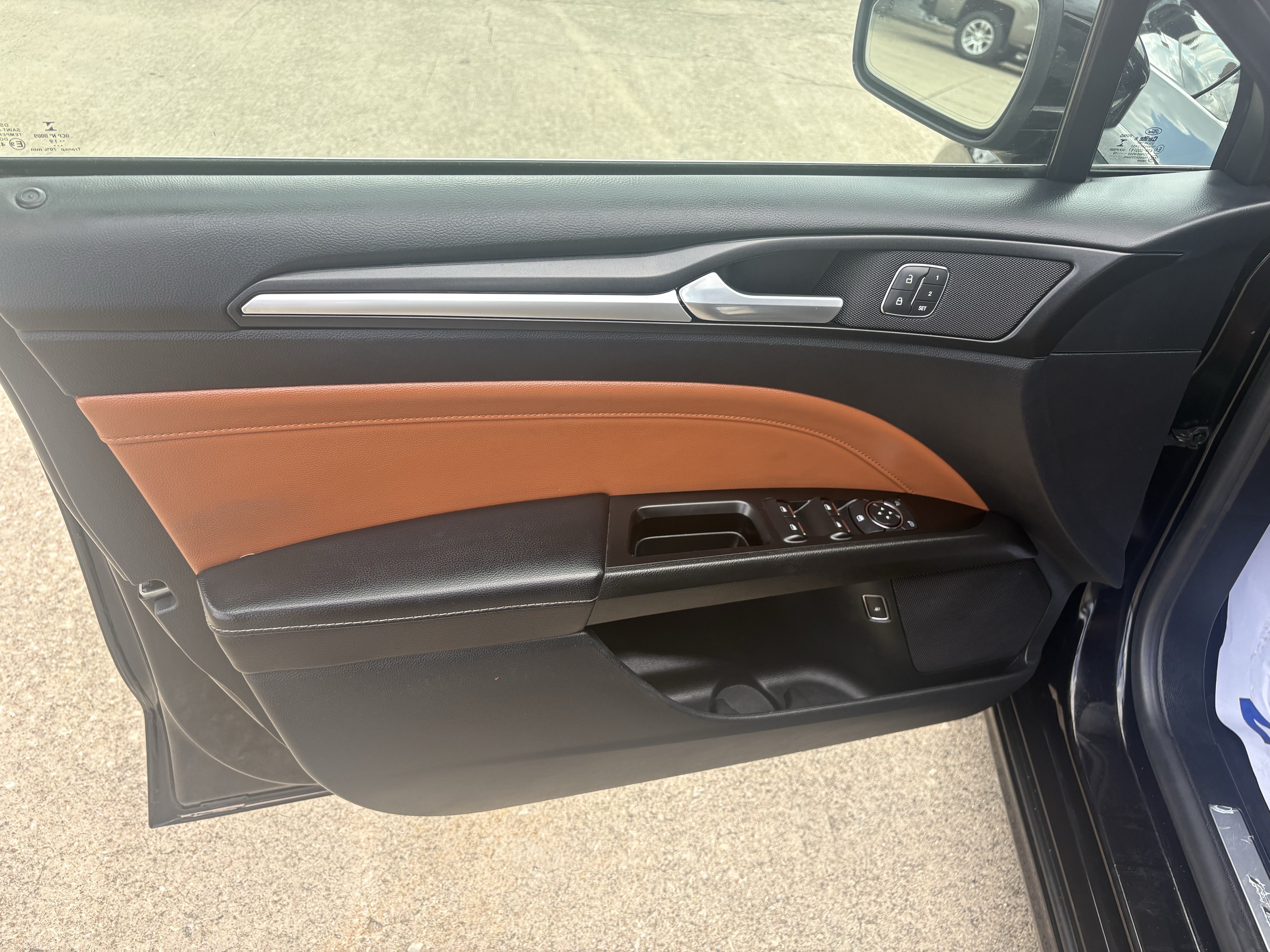 Used 2019 Ford Fusion Energi Titanium FWD image 9