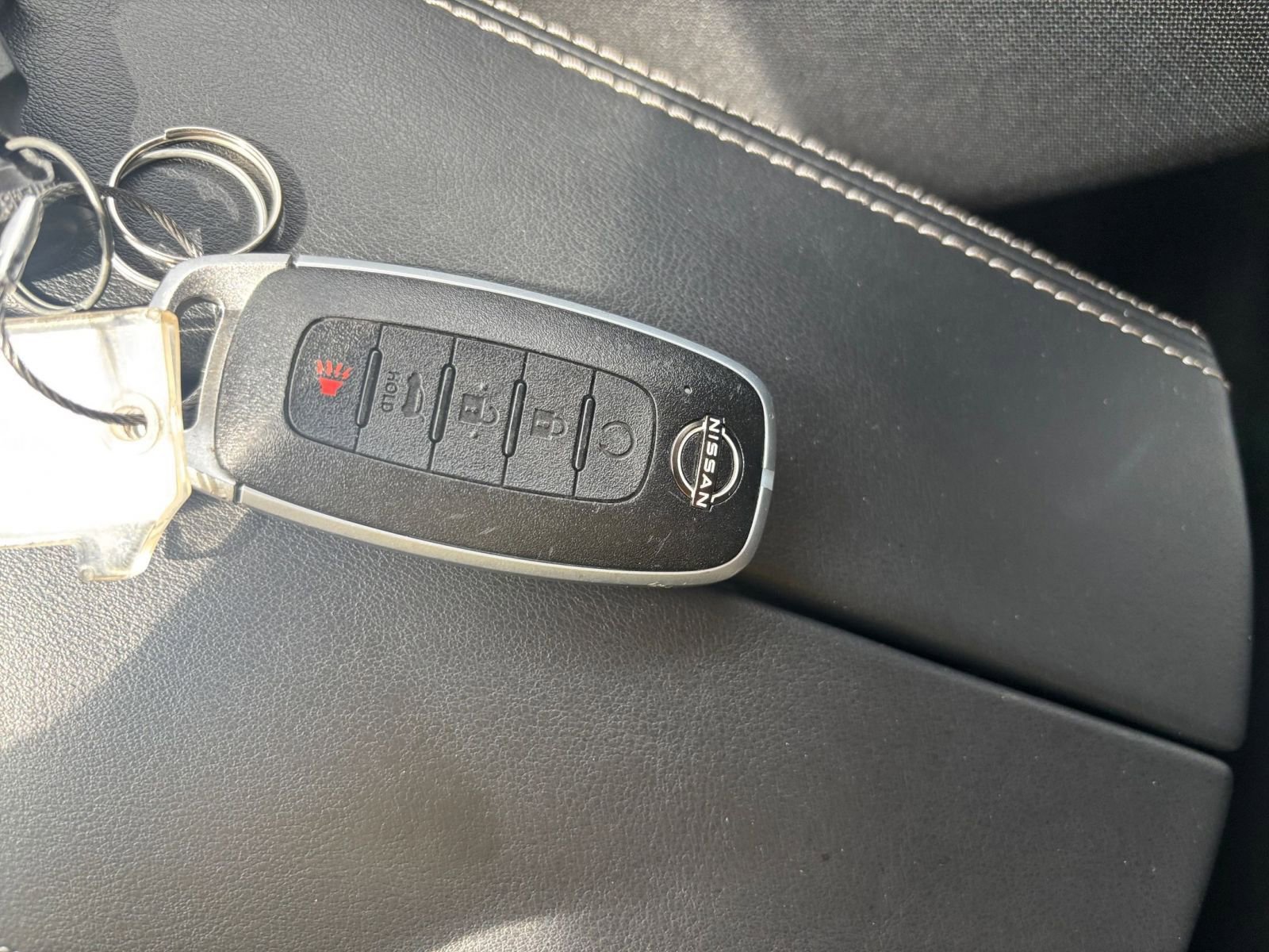 Used 2025 Nissan Rogue SV image 27