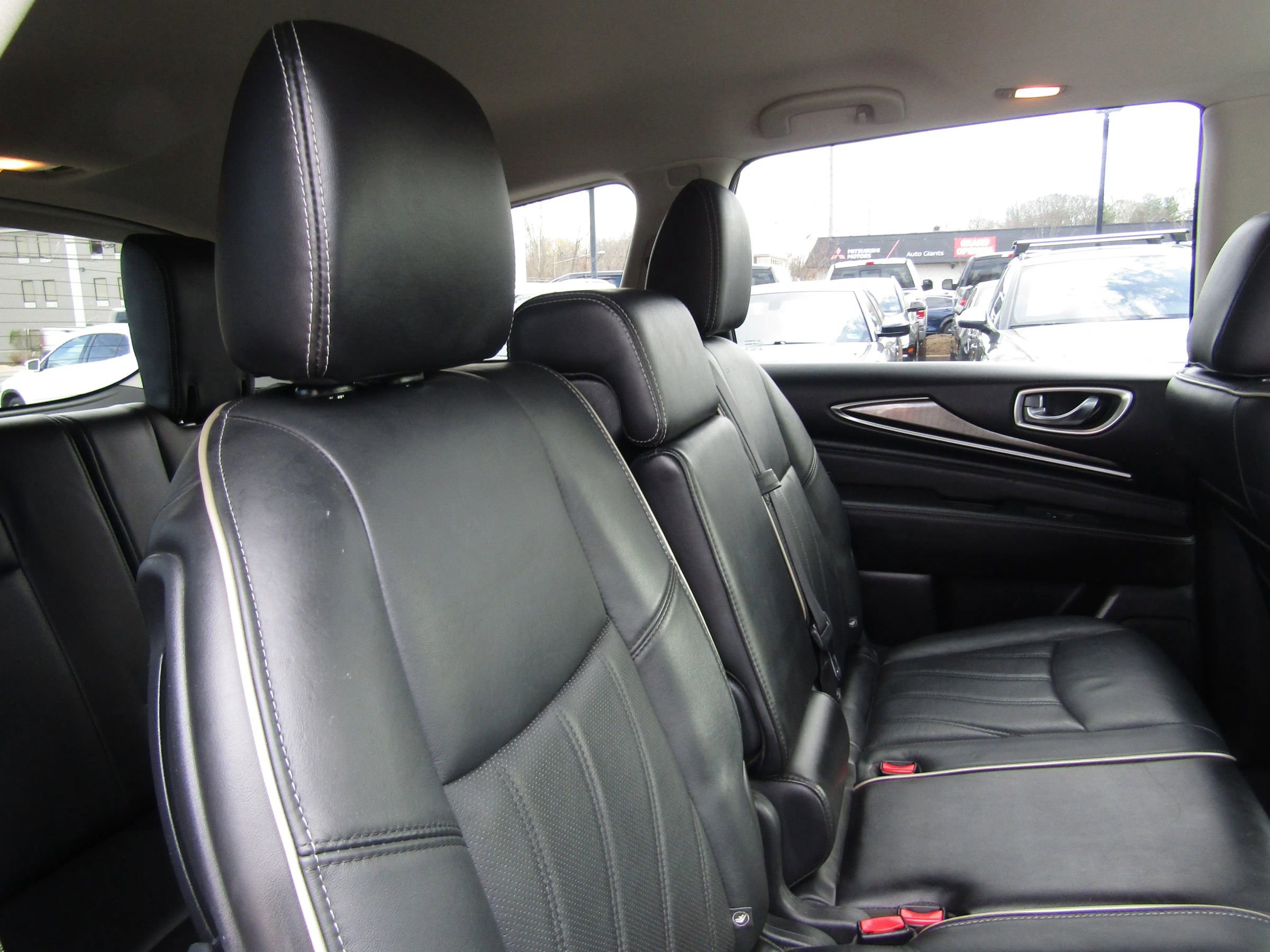 Used 2019 INFINITI QX60 Luxe w/ Essential Package image 17