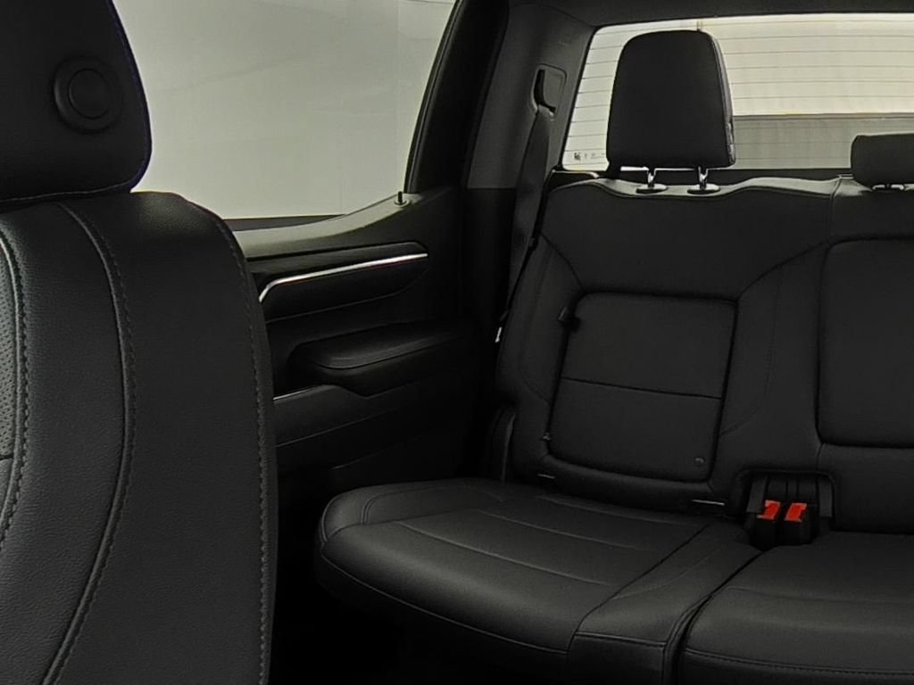 Used 2025 GMC Sierra 1500 SLT AWD/4WD image 25