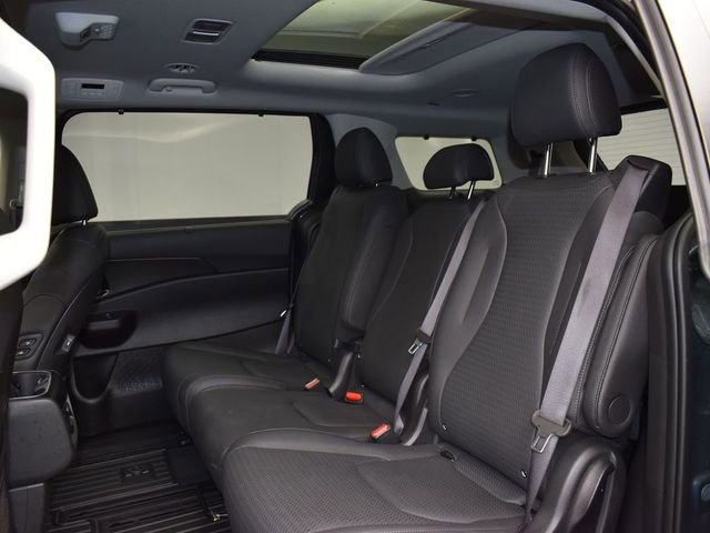 Certified 2025 Kia Carnival SX Prestige image 10