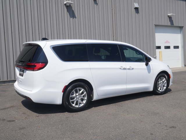 New 2026 Chrysler Pacifica Select image 14