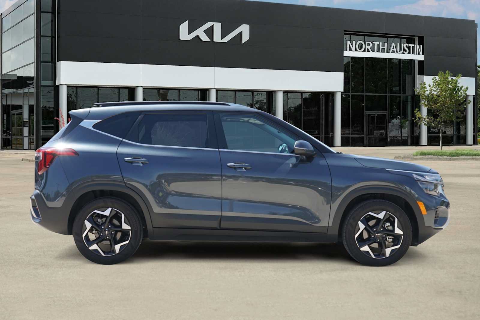 Used 2025 Kia Seltos EX w/ EX Sunroof Package FWD image 6