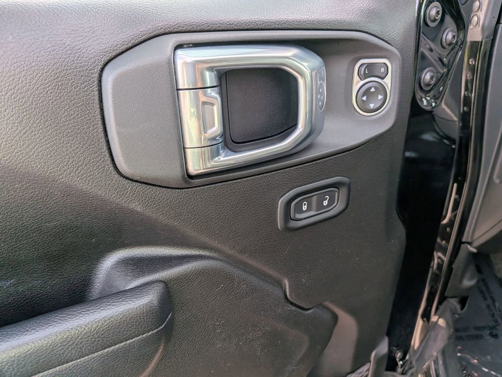 Used 2025 Jeep Wrangler Unlimited Rubicon w/ Convenience Group image 13