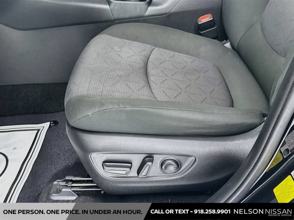 Used 2020 Toyota RAV4 XLE FWD image 18