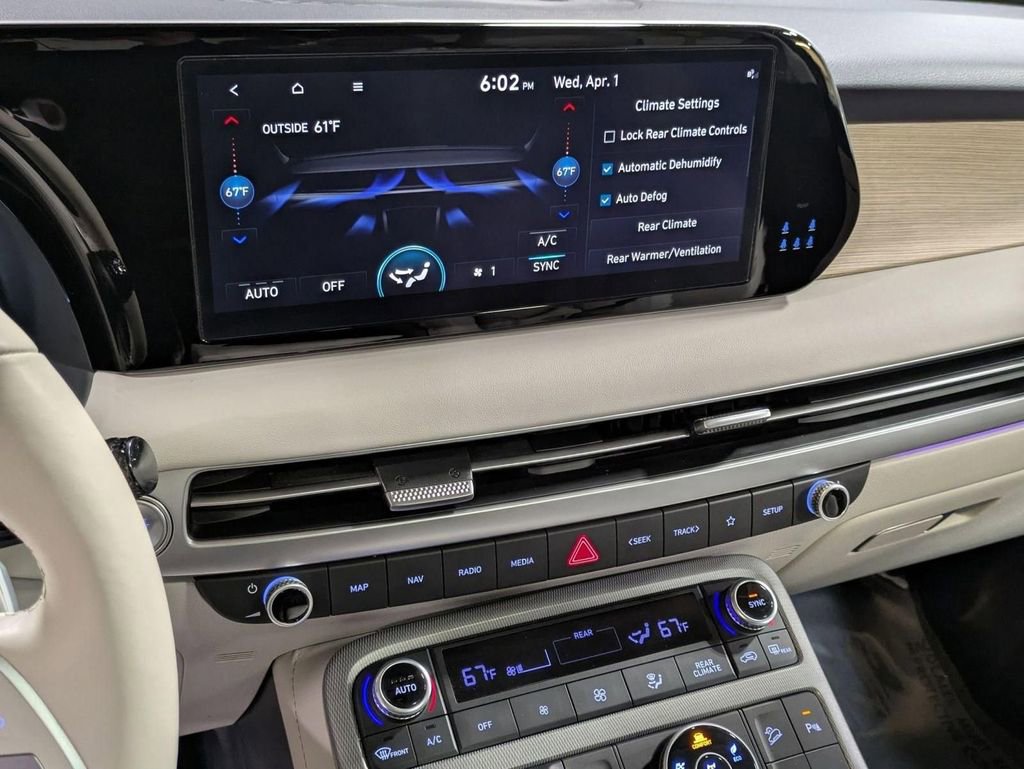 Used 2024 Hyundai Palisade Limited AWD/4WD image 19