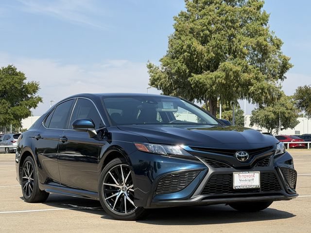 Used 2021 Toyota Camry SE FWD image 2