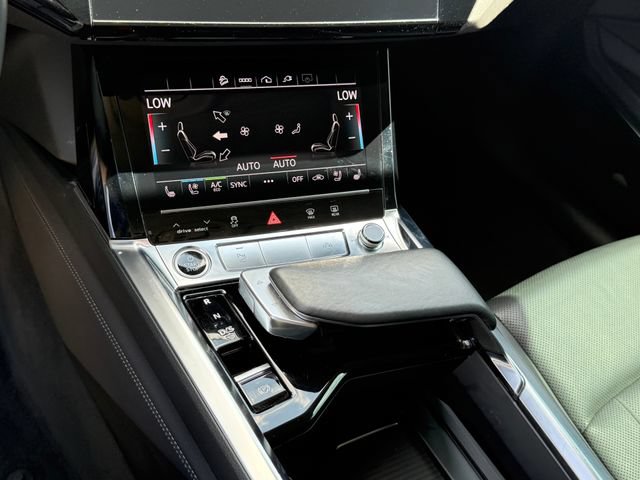 Used 2021 Audi e-tron Premium Plus w/ Premium Plus Package AWD/4WD image 19