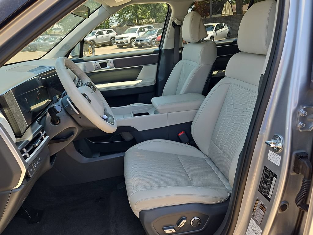 Used 2025 Hyundai Santa Fe SEL FWD image 24