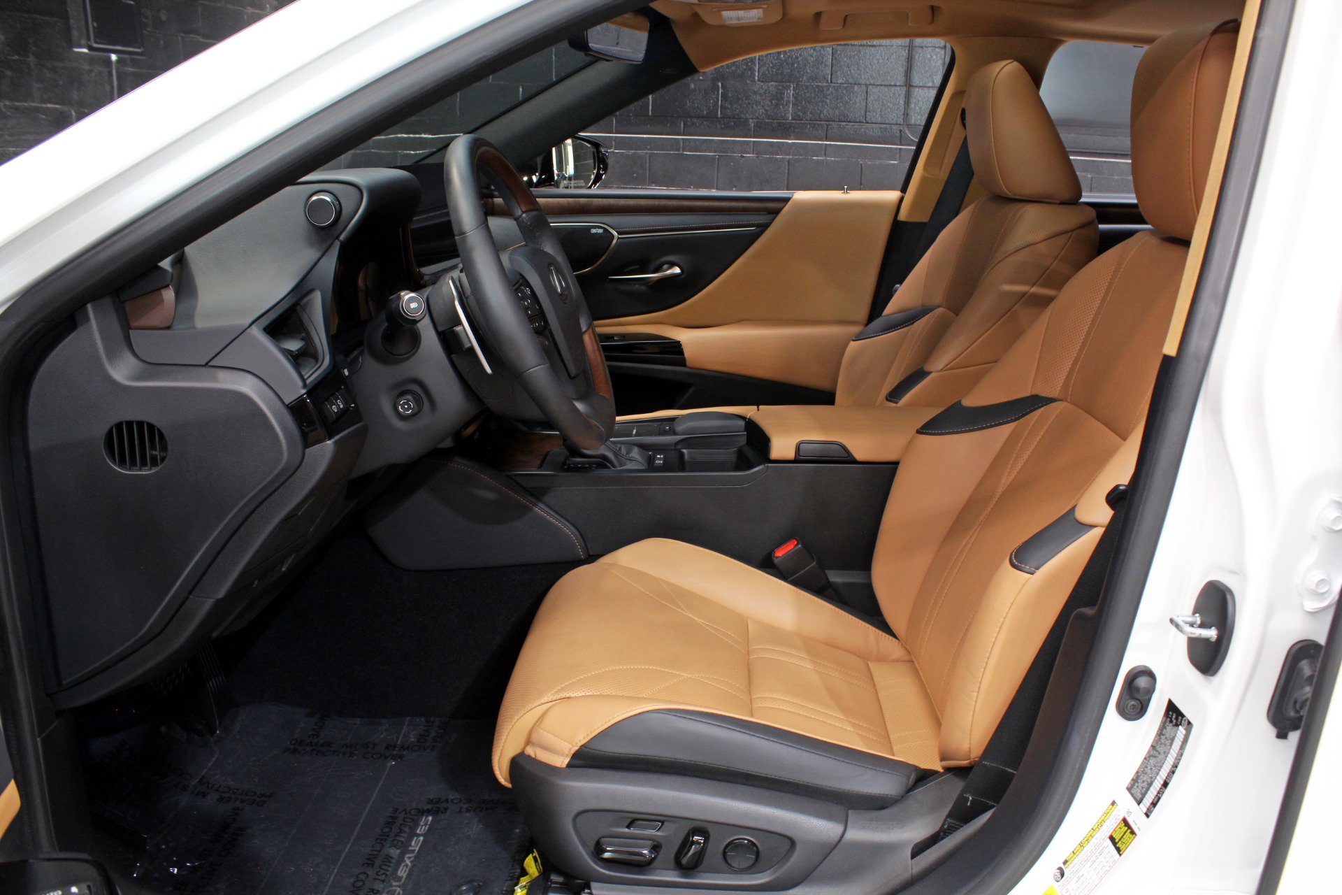 Used 2022 Lexus ES 300h Ultra Luxury w/ Accessory Package 2 FWD image 32
