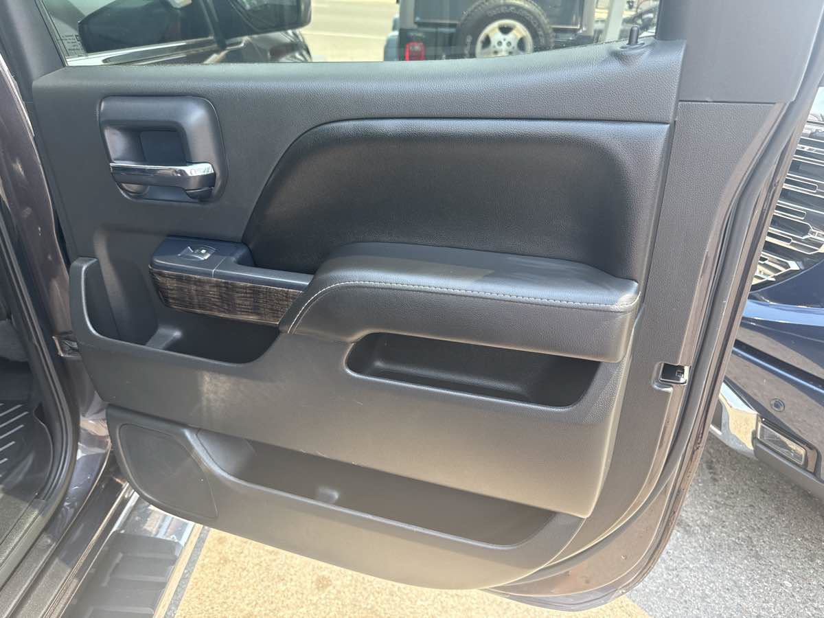 Used 2016 GMC Sierra 1500 Denali w/ Enhanced Driver Alert Package AWD/4WD image 19