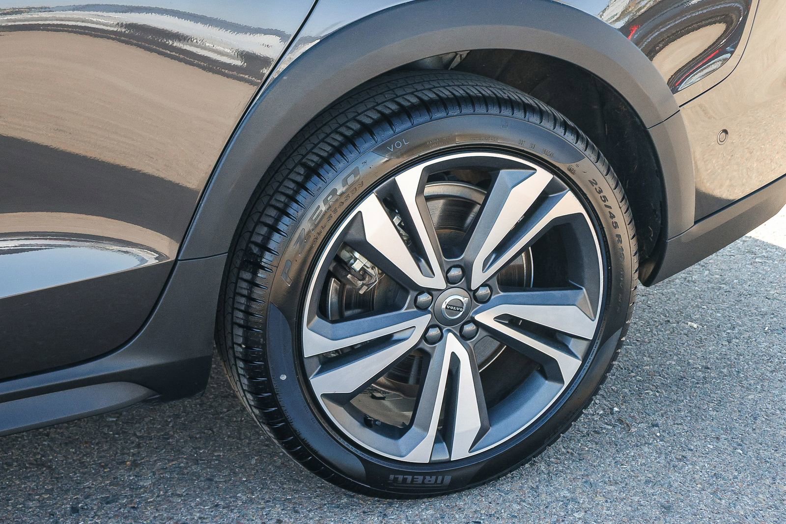 Used 2025 Volvo V60 B5 Cross Country Plus image 10