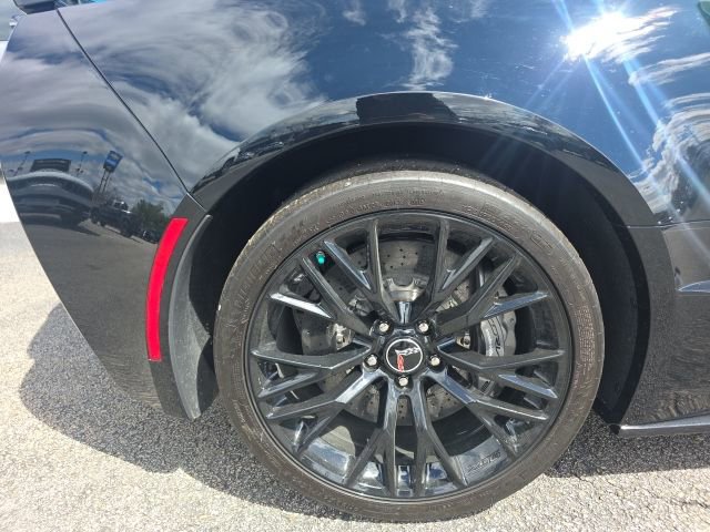 Used 2015 Chevrolet Corvette Z06 w/ 3LZ Preferred Equipment Group RWD image 10