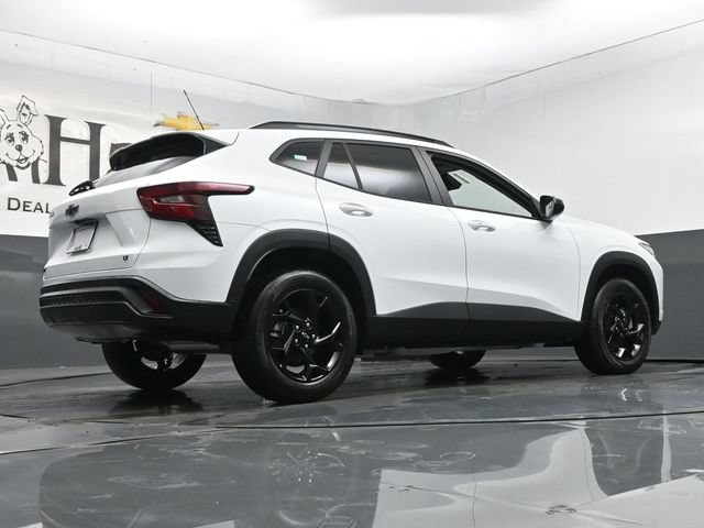 New 2026 Chevrolet Trax LT w/ Sunroof Package FWD image 11
