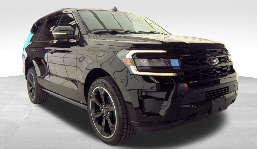 Used 2023 Ford Expedition Limited AWD/4WD image 3