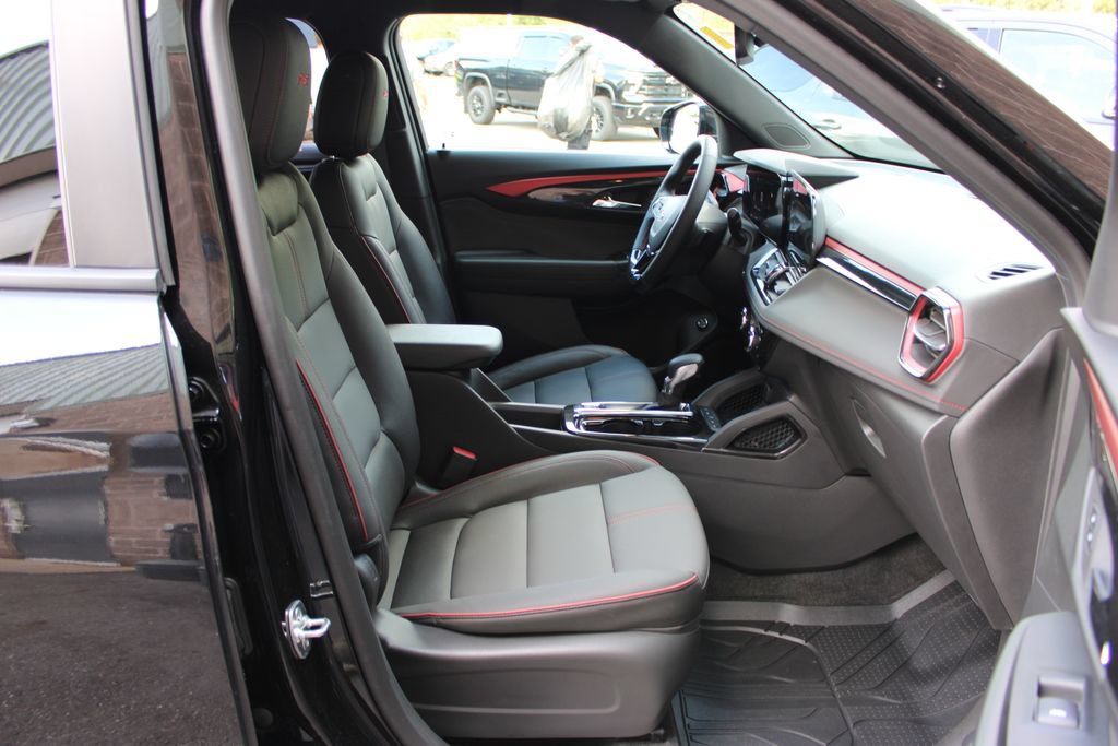 Used 2024 Chevrolet TrailBlazer RS w/ Convenience Package AWD/4WD image 46