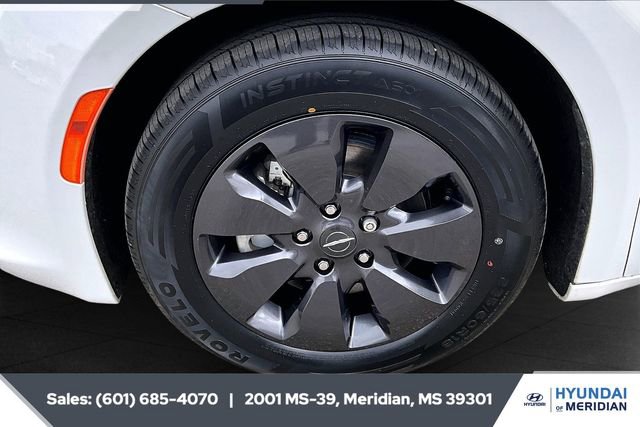 Used 2020 Chrysler Pacifica Touring-L w/ S Appearance Package image 7