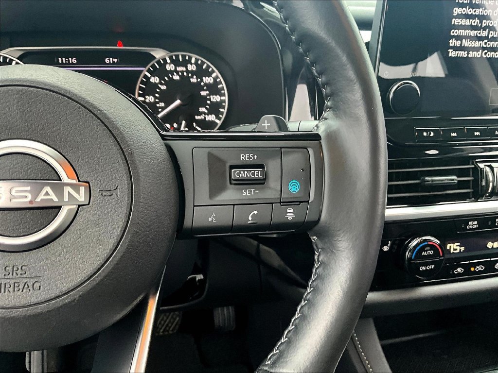 Used 2025 Nissan Pathfinder SL AWD/4WD image 14