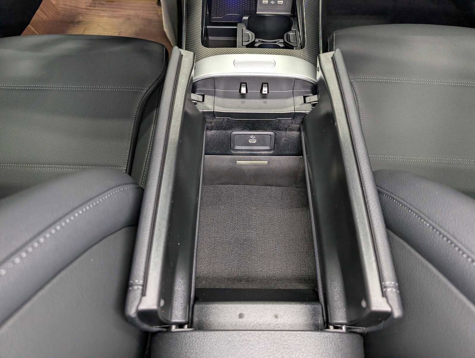 New 2026 Mercedes-Benz C 300 4MATIC Sedan image 14