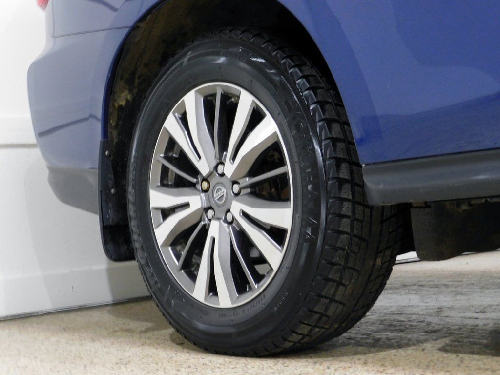 Used 2018 Nissan Pathfinder SV image 7