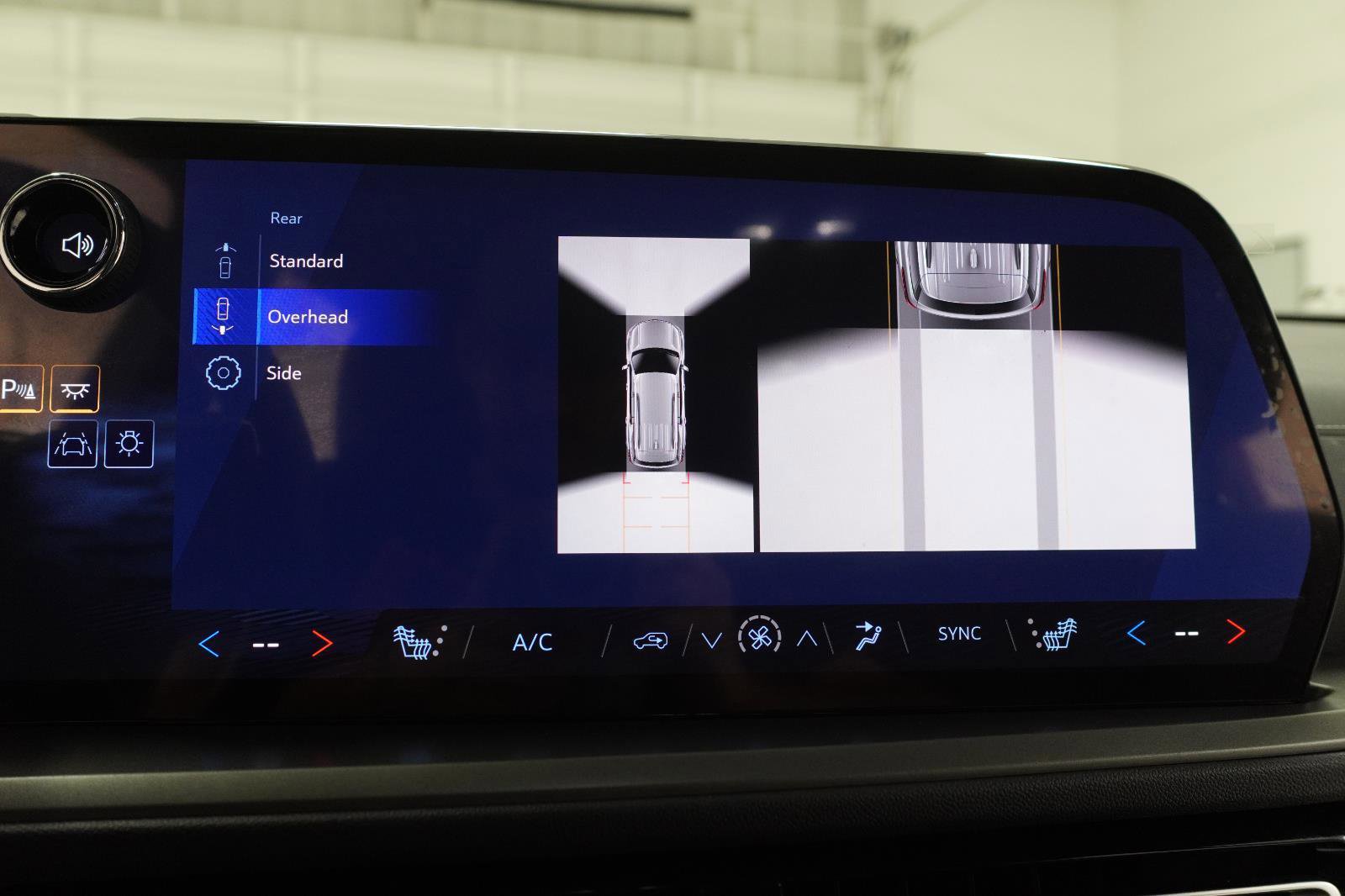 Used 2024 Chevrolet Traverse LT w/ Midnight/Sport Edition image 29