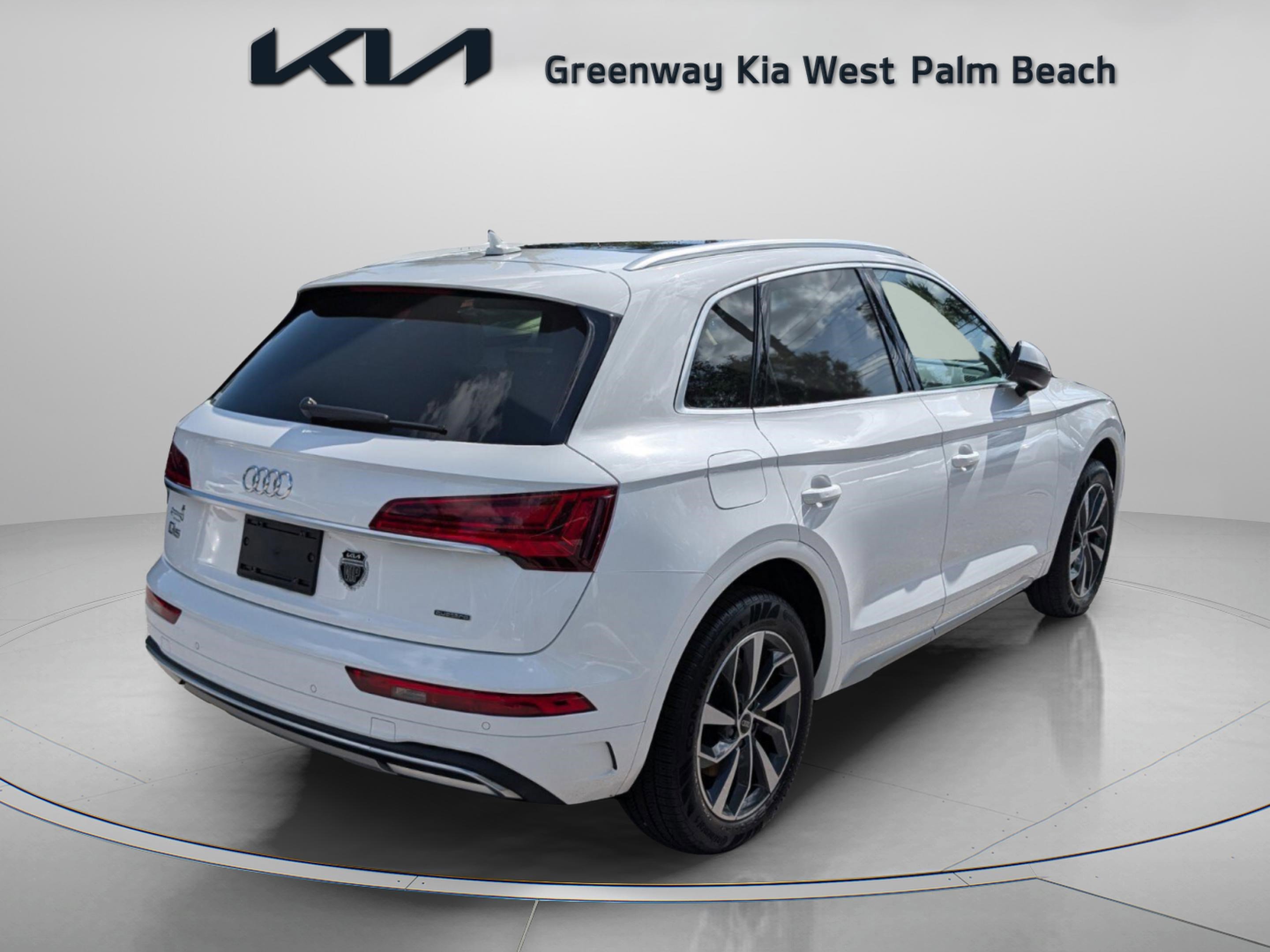 Used 2021 Audi Q5 Premium w/ Convenience Package image 7