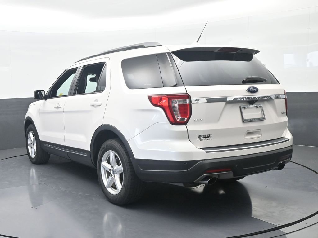 Used 2018 Ford Explorer XLT w/ Equipment Group 202A FWD image 4