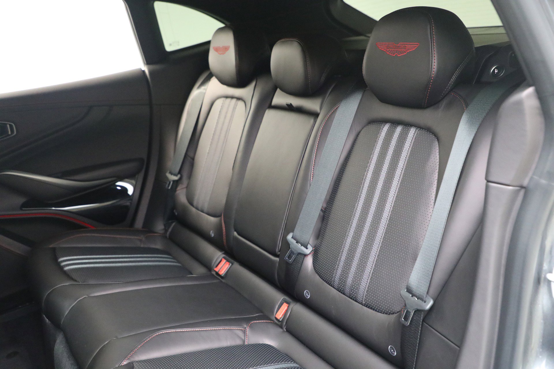 New 2026 Aston Martin DBX 707 image 27