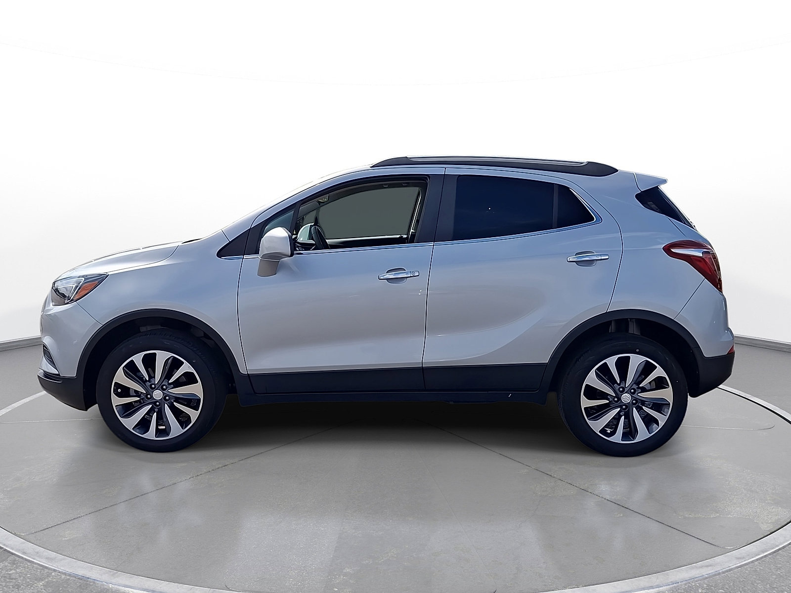 Used 2021 Buick Encore Preferred AWD/4WD image 5