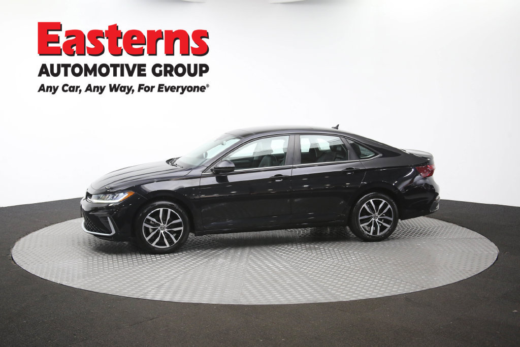 Used 2025 Volkswagen Jetta SE FWD image 59