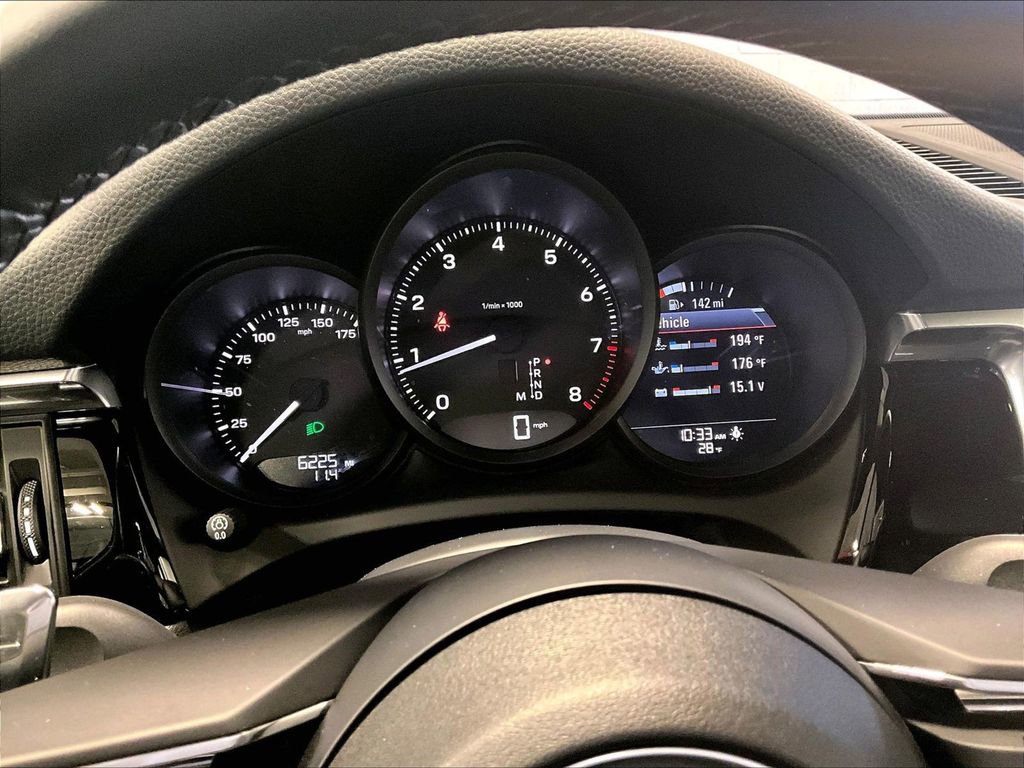 Used 2025 Porsche Macan AWD/4WD image 25