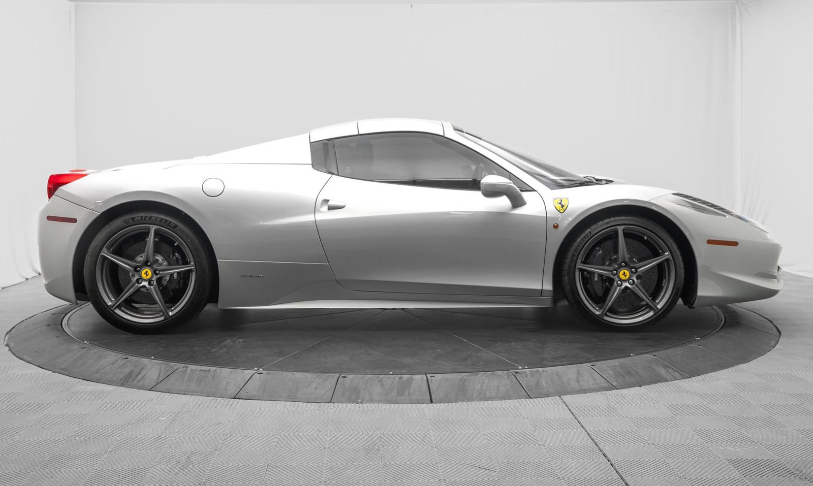 Used 2012 Ferrari 458 Spider RWD image 16