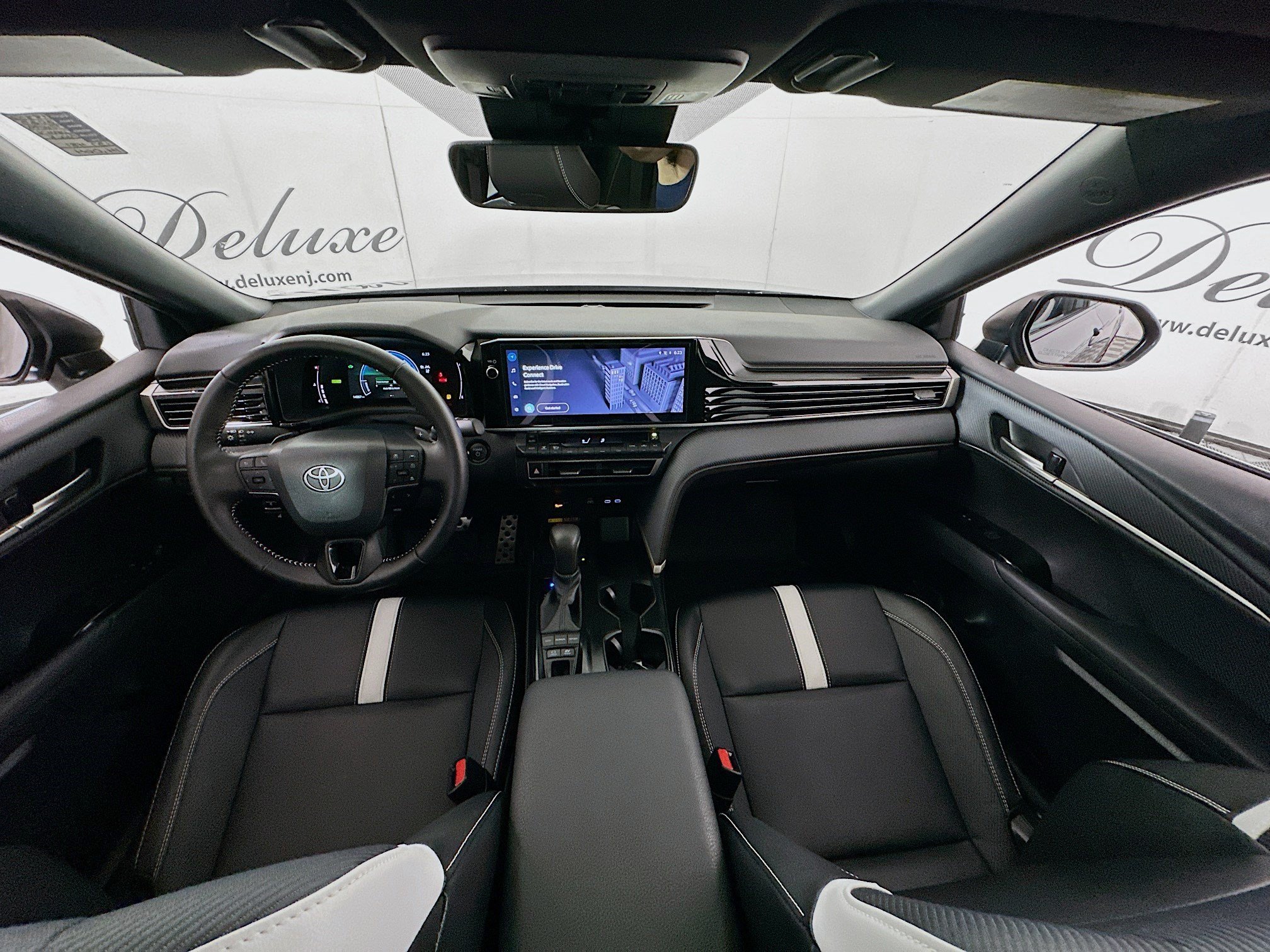 Used 2025 Toyota Camry SE w/ Multimedia Upgrade Package FWD image 19