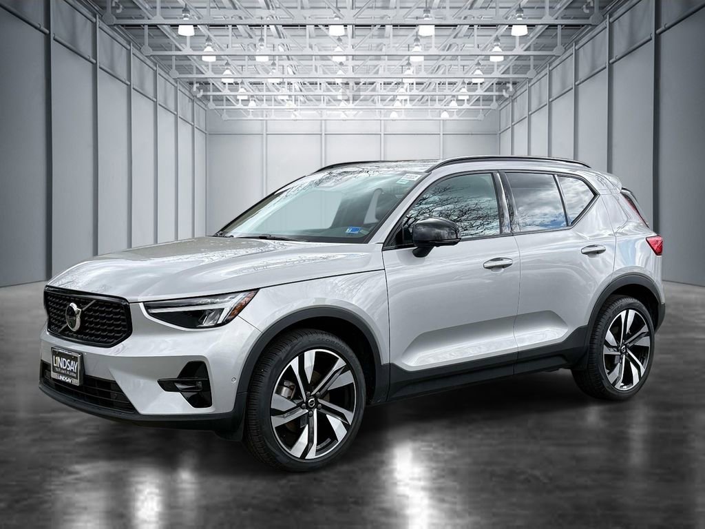 Used 2023 Volvo XC40 B5 Plus w/ Driver Assist Package