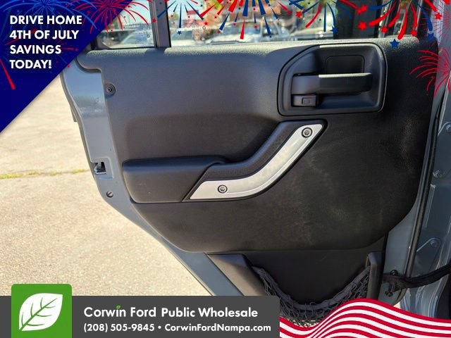 Used 2014 Jeep Wrangler Unlimited Rubicon w/ Connectivity Group AWD/4WD image 29