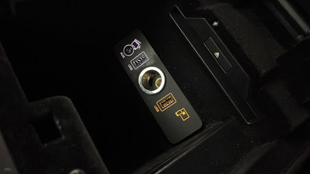 Used 2016 Jaguar F-TYPE R AWD/4WD image 37