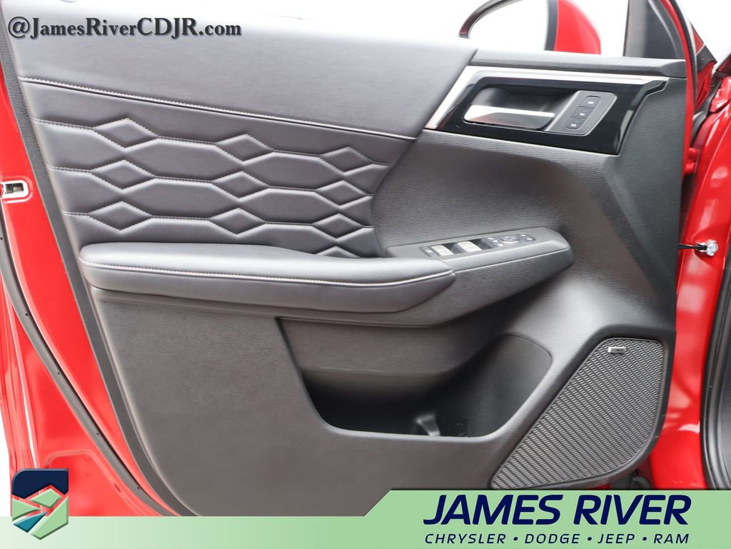 Used 2025 Mitsubishi Outlander SEL image 21