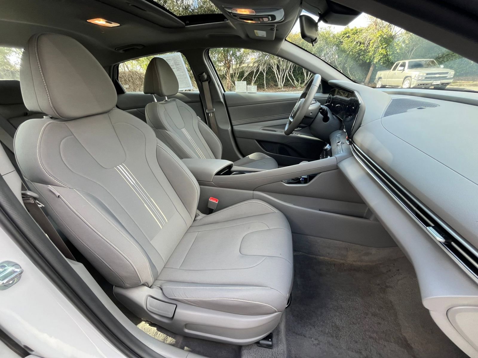 Used 2025 Hyundai Elantra SEL image 37