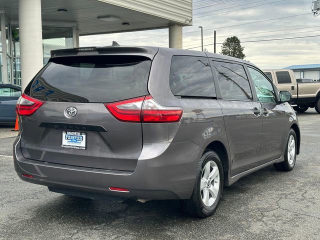 Used 2020 Toyota Sienna L image 2