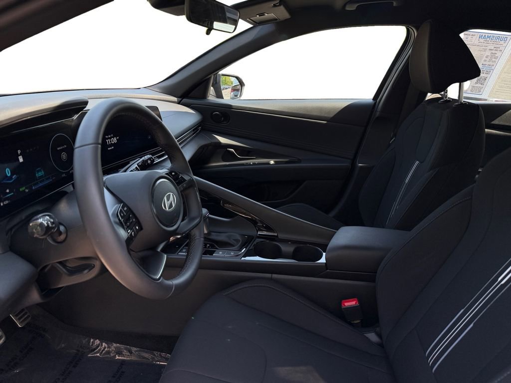 Used 2025 Hyundai Elantra SEL FWD image 9