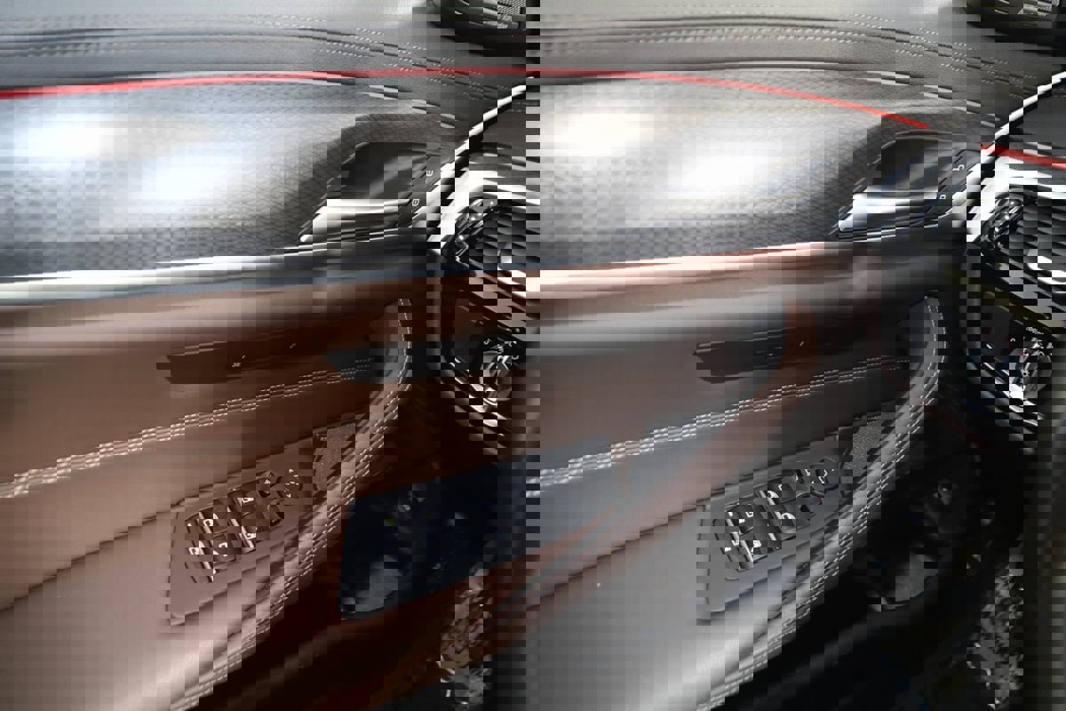 Used 2023 BMW M550i xDrive image 40