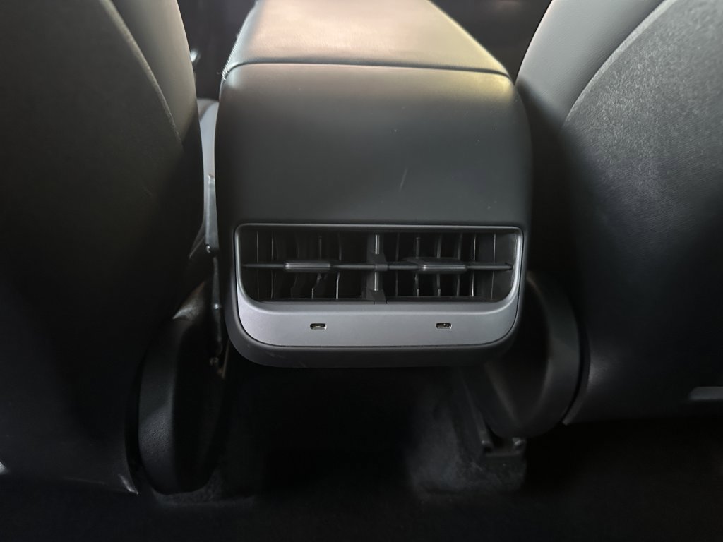 Used 2024 Tesla Model Y Long Range image 37