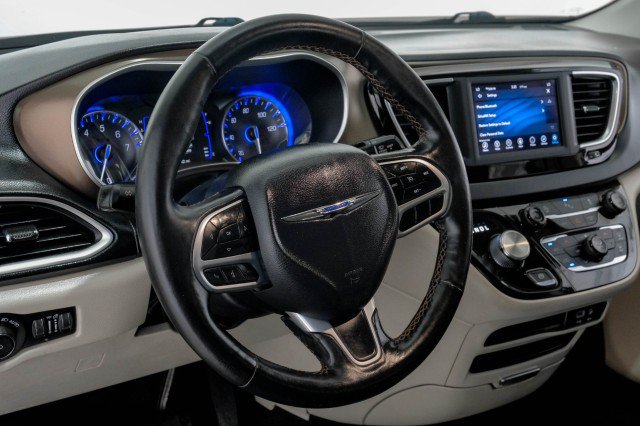 Used 2019 Chrysler Pacifica Touring-L FWD image 15