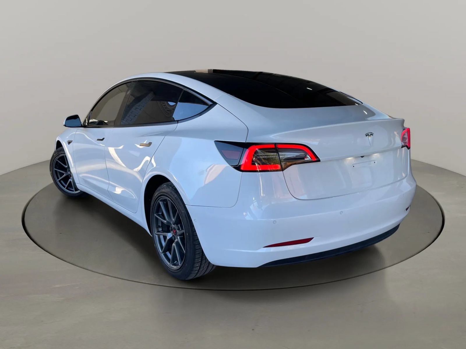 Used 2021 Tesla Model 3 Standard Range Plus RWD image 3