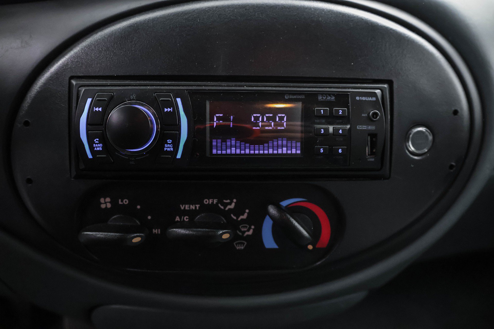 Used 1997 Ford Taurus GL FWD image 12