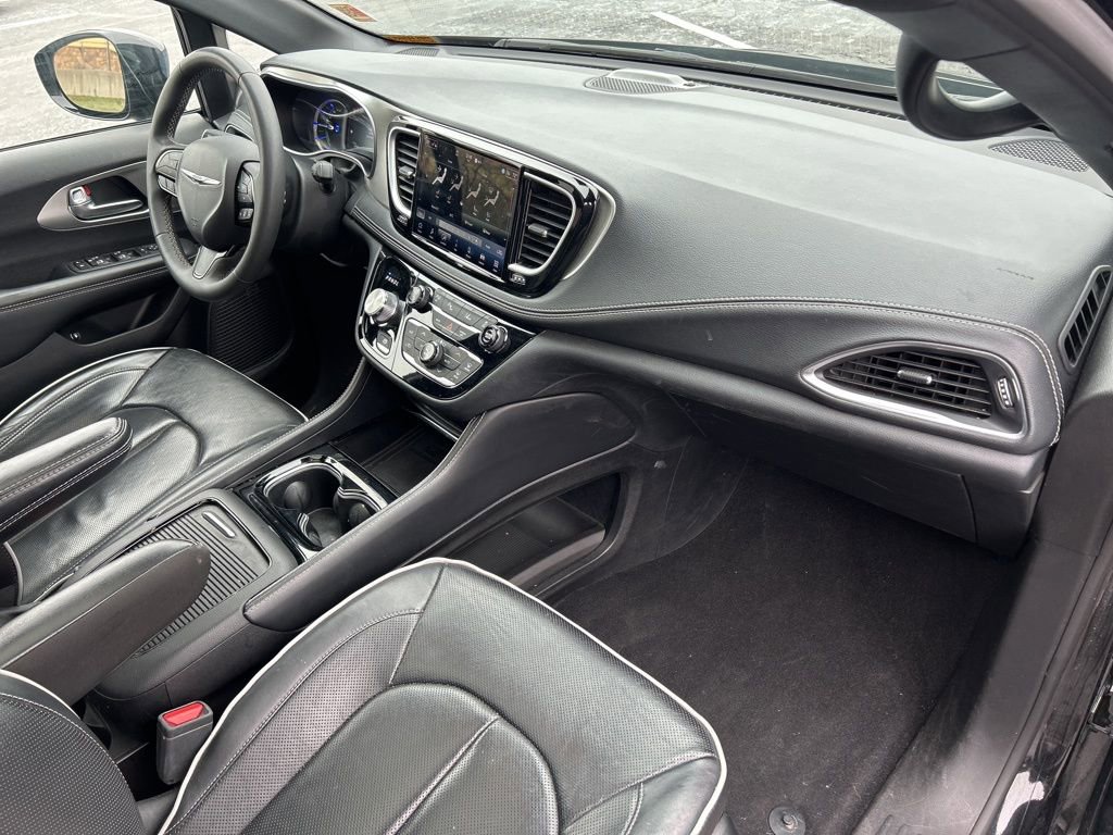 Used 2024 Chrysler Pacifica Premium image 46
