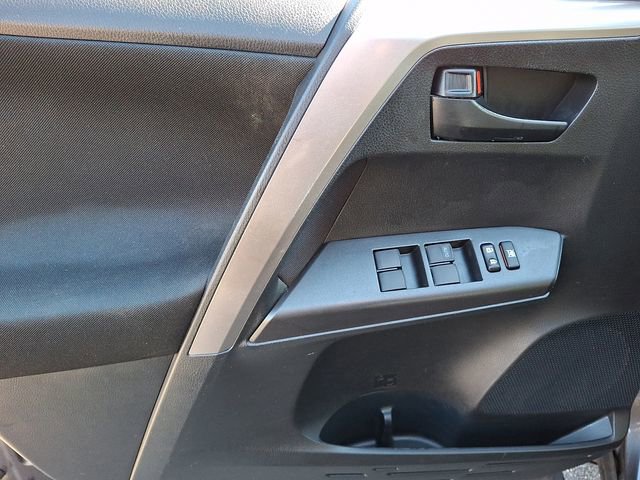 Used 2016 Toyota RAV4 LE image 15