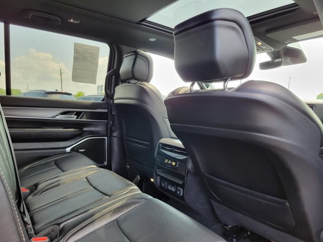 Used 2024 Jeep Wagoneer Series II AWD/4WD image 32